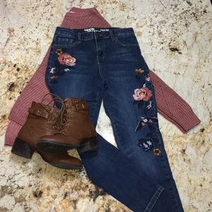 Mid-Rise Skinny Embroidered Jeans